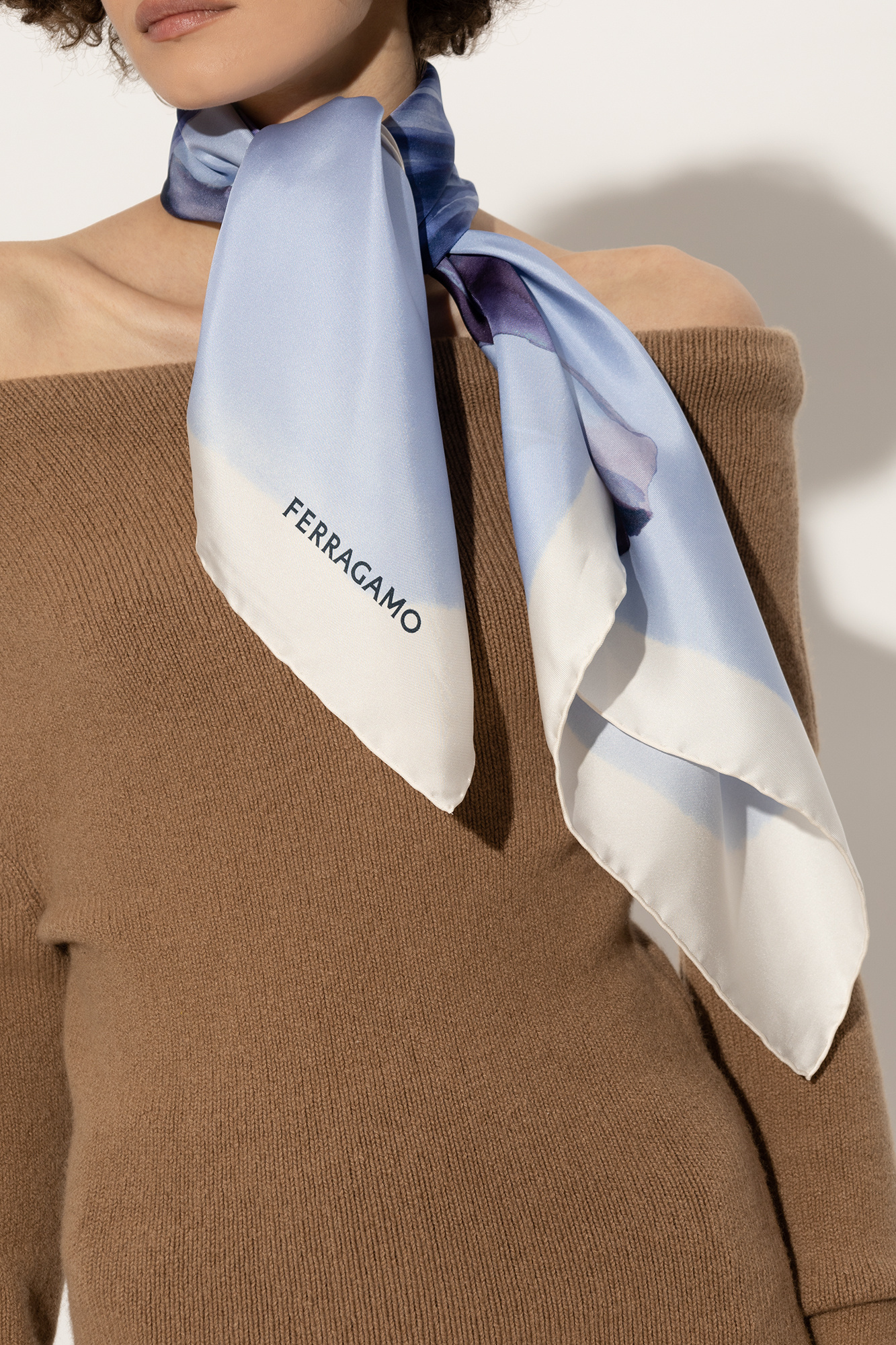 Ferragamo silk outlet scarf